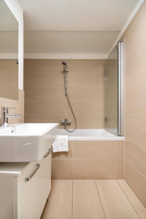 Quiet And Cozy Apartment Next To Mariahilfer Strasse And Naschmarkt With Ac, Minimum 30 Nights เวียนนา ภายนอก รูปภาพ