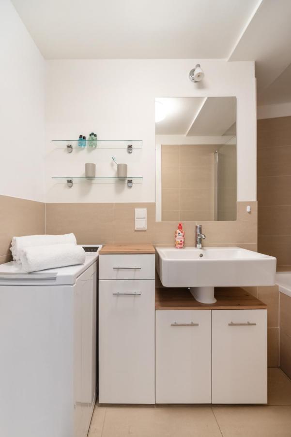Quiet And Cozy Apartment Next To Mariahilfer Strasse And Naschmarkt With Ac, Minimum 30 Nights เวียนนา ภายนอก รูปภาพ
