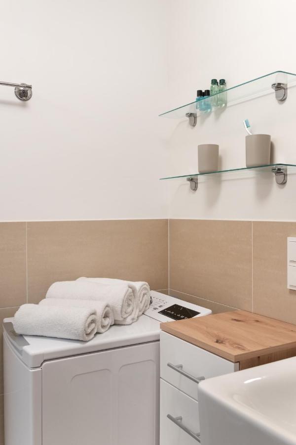 Quiet And Cozy Apartment Next To Mariahilfer Strasse And Naschmarkt With Ac, Minimum 30 Nights เวียนนา ภายนอก รูปภาพ