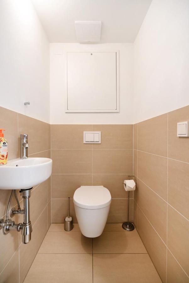 Quiet And Cozy Apartment Next To Mariahilfer Strasse And Naschmarkt With Ac, Minimum 30 Nights เวียนนา ภายนอก รูปภาพ