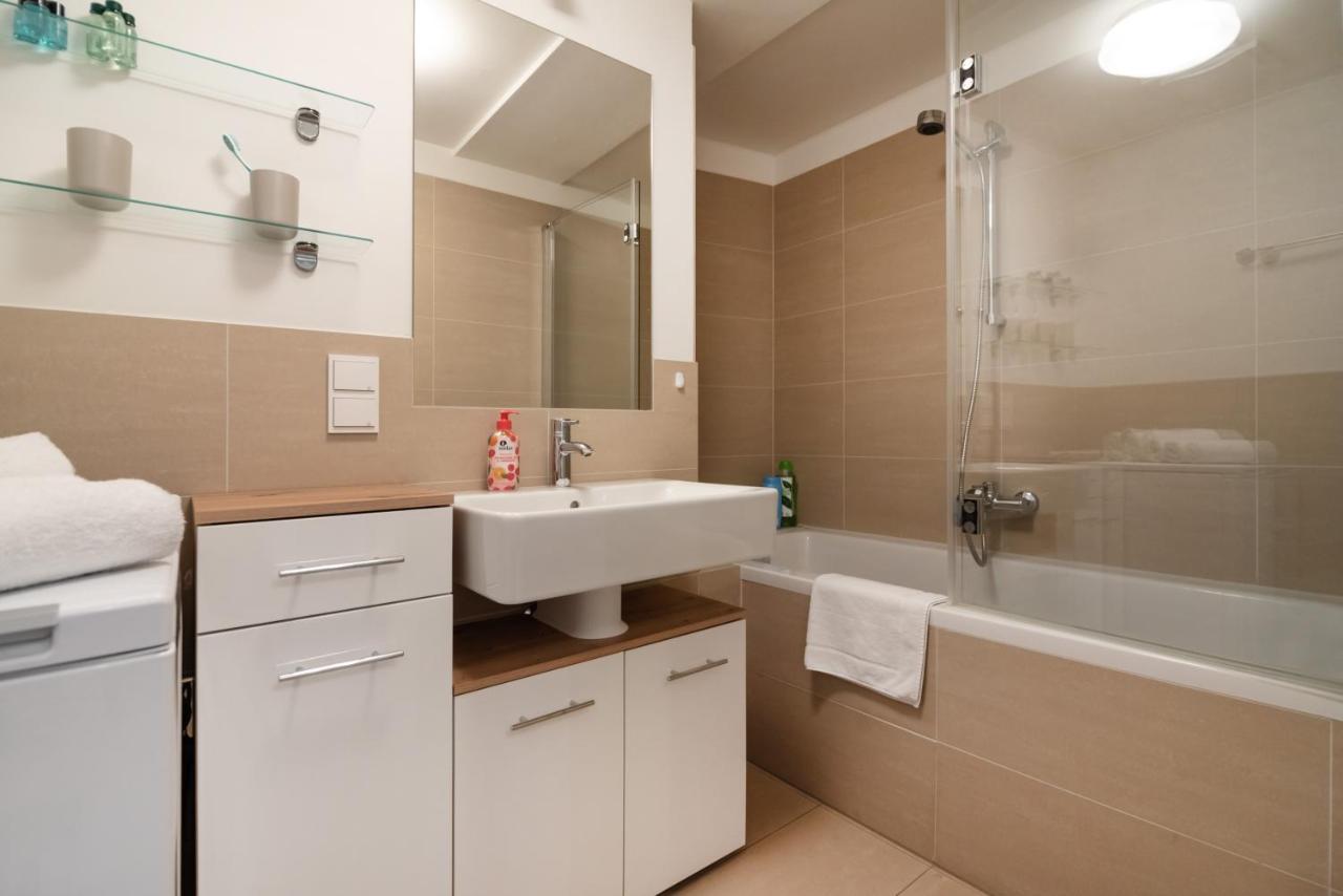 Quiet And Cozy Apartment Next To Mariahilfer Strasse And Naschmarkt With Ac, Minimum 30 Nights เวียนนา ภายนอก รูปภาพ